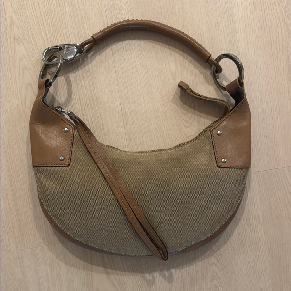 100% authentic used GUCCI shoulder Bag with silver hardware